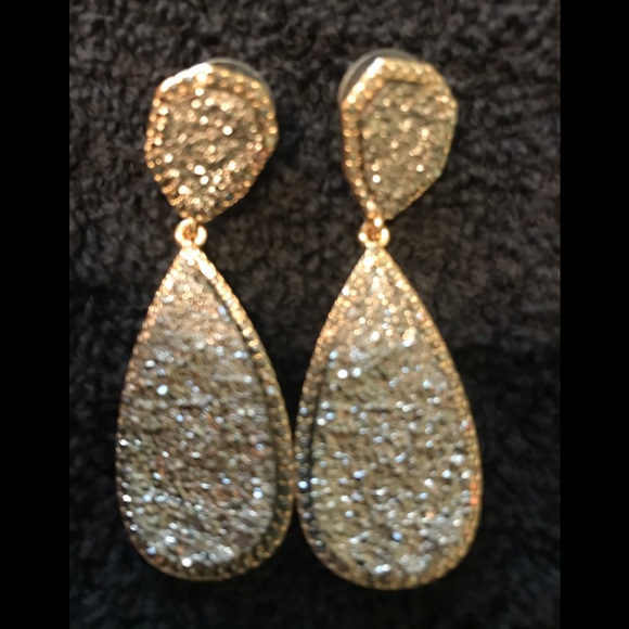 Earrings - Picture 3 of 4